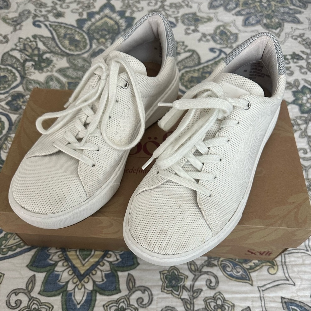 Söft Waylyn White Sneakers Size 9